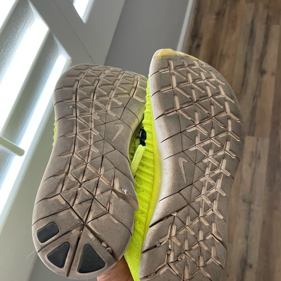 2 pair Nike size 7.5 women’s Free RN Flyknit - Picture 5 of 13